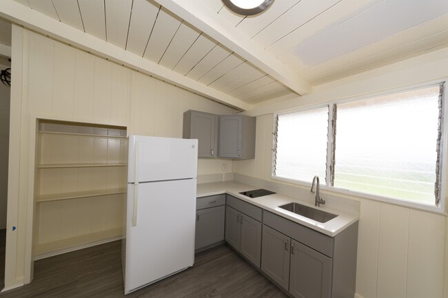 Building Photo - 723 Hoomalimali St