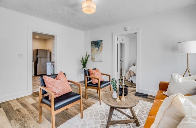 Building Photo - 2 bedroom, 1 bath house now available in North Portland! Piedmont Neighborhood!