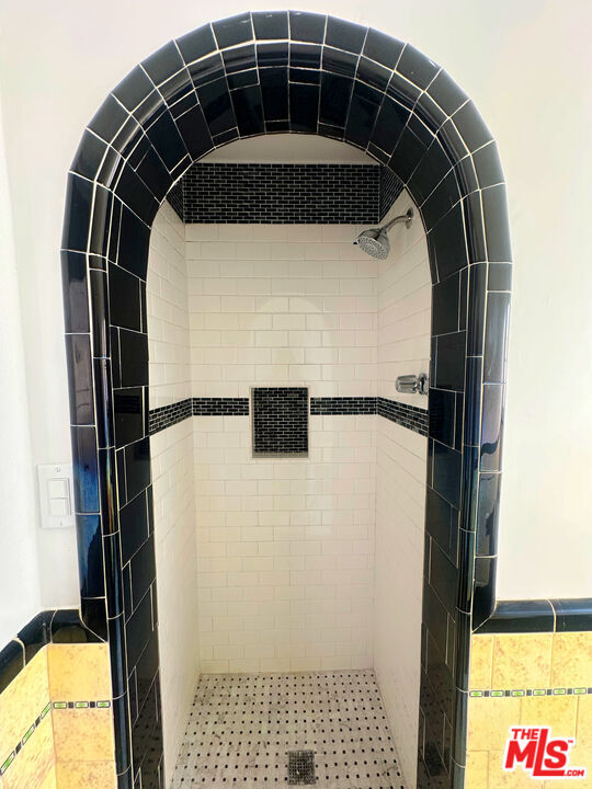 Building Photo - 4237 Garthwaite Ave