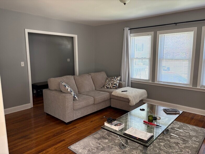 Building Photo - 200 Manthorne Rd