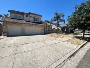 Building Photo - 3044 White Oak Ct