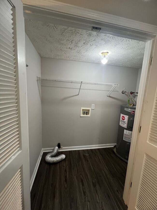 Building Photo - 1516 Center Pointe Dr