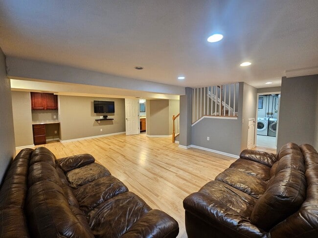Building Photo - Gorgeous 2+ Bedroom 3 Bath Townhouse with ...