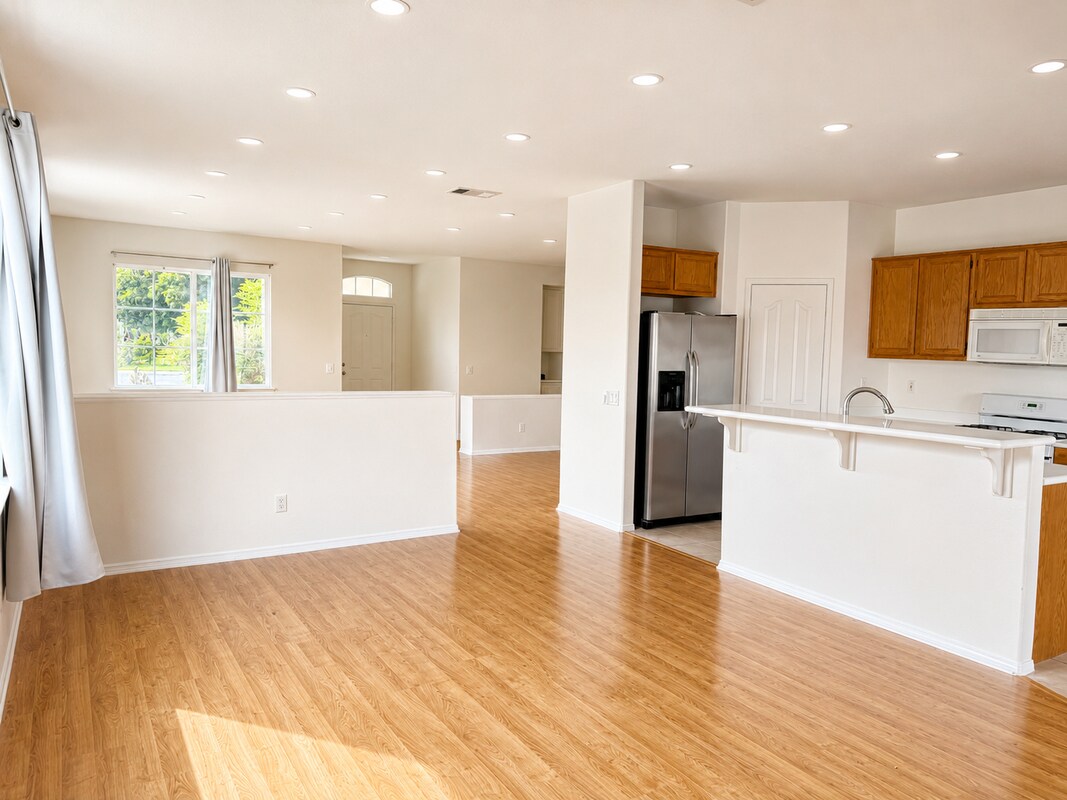 Building Photo - 13900 Nelliebell Dr