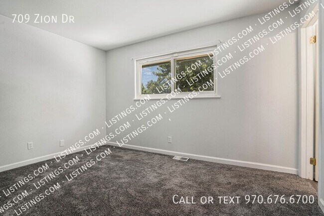 Building Photo - 709 Zion Dr