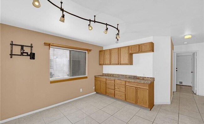 Building Photo - STUNNING 4 BEDROOM 3 BATH, 2 STORY HOME WI...