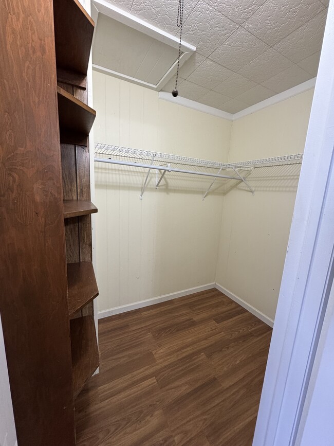 Walk-in Closet - 525 N Court Ave