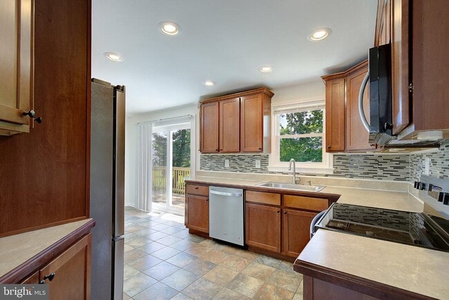 Building Photo - 6417 Kaine Dr