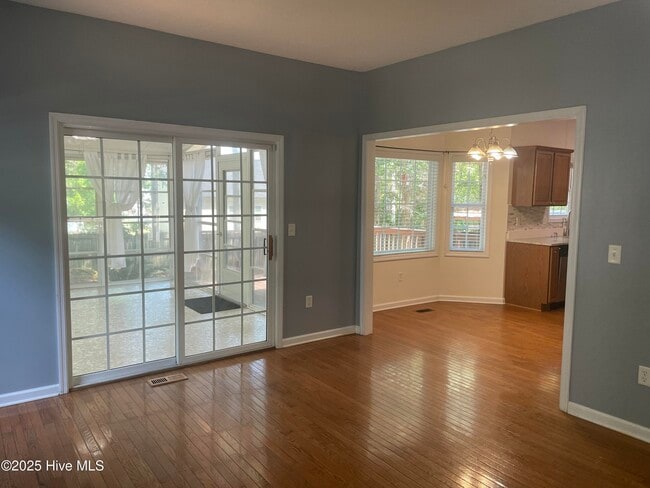Building Photo - 151 Bayshore Dr