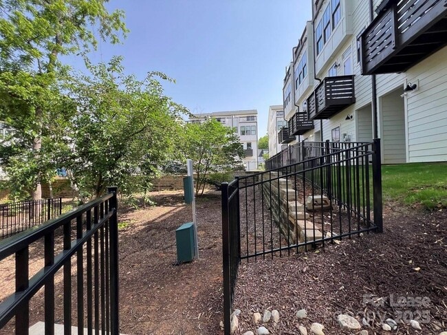 Building Photo - 608 Old Dominion Dr