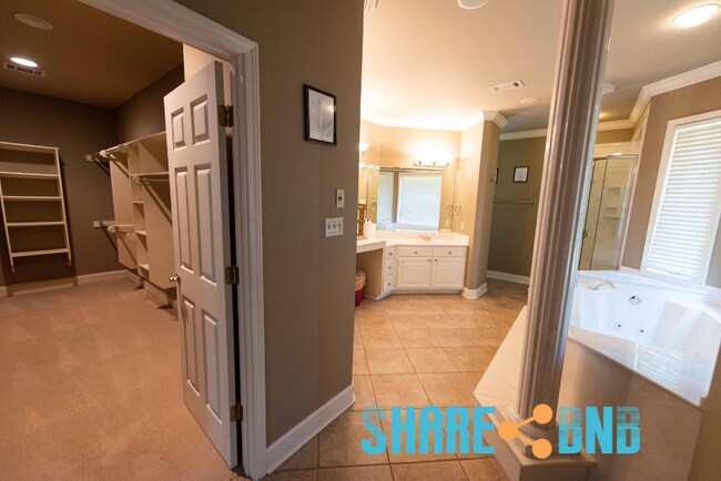 Building Photo - 48 Dartmouth Dr