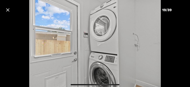 Building Photo - 325 W Haya St