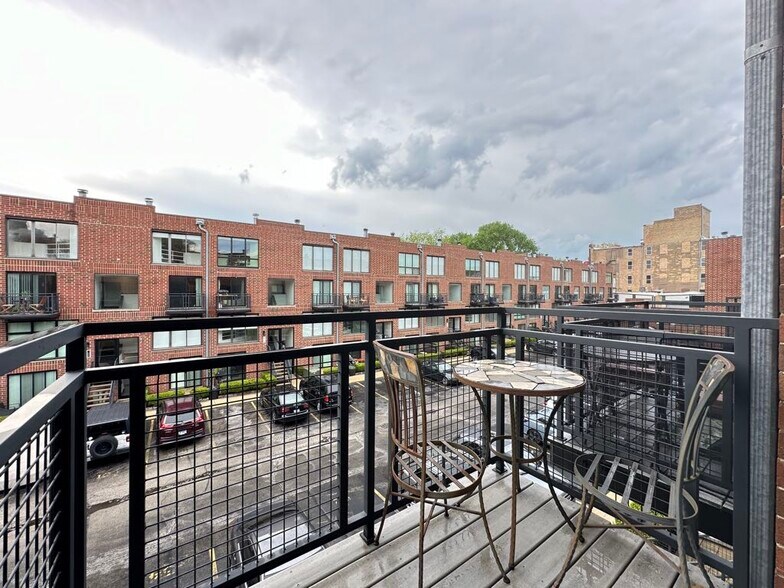 Building Photo - 843 W Grace St