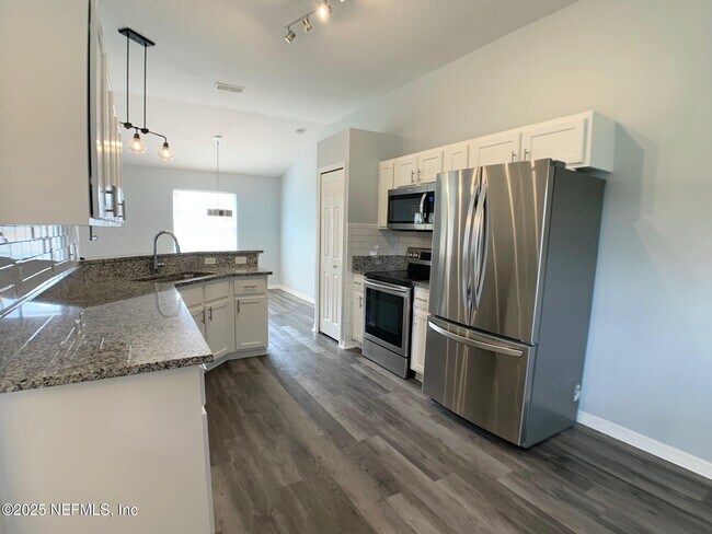 Building Photo - 3201 Deer Creek Dr
