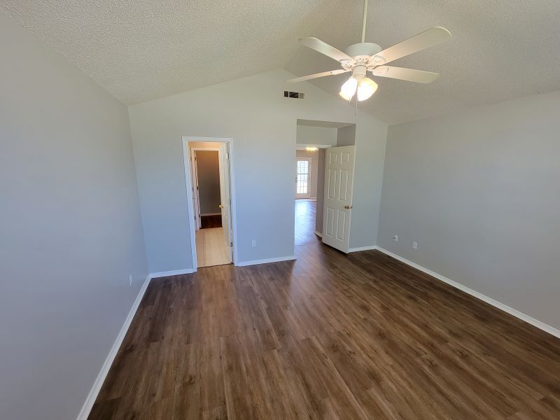 Building Photo - 1010 S Liberty Dr