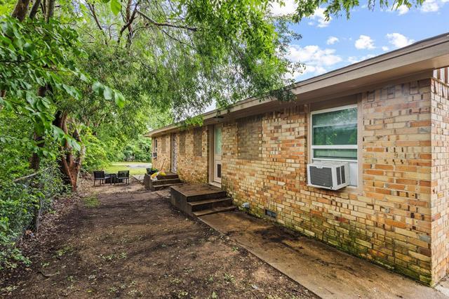 Building Photo - 701 W Hull St