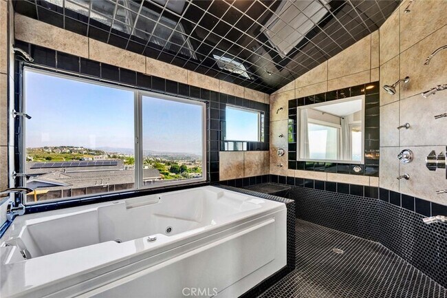 Building Photo - 3921 Calle Real