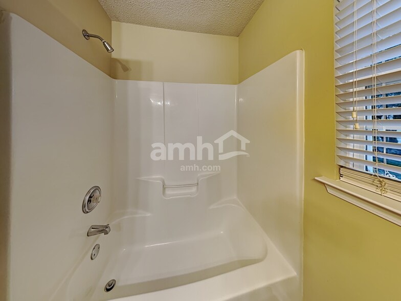 Building Photo - 5405 Orchard Pond Dr