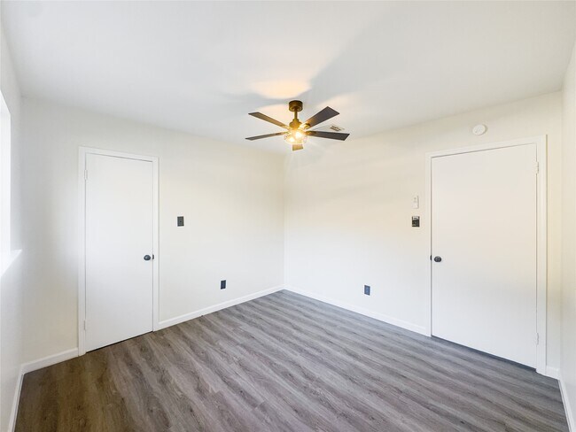 Building Photo - 5111 Seymour Dr