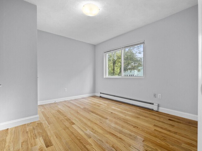 Building Photo - 17 Tesla Ave
