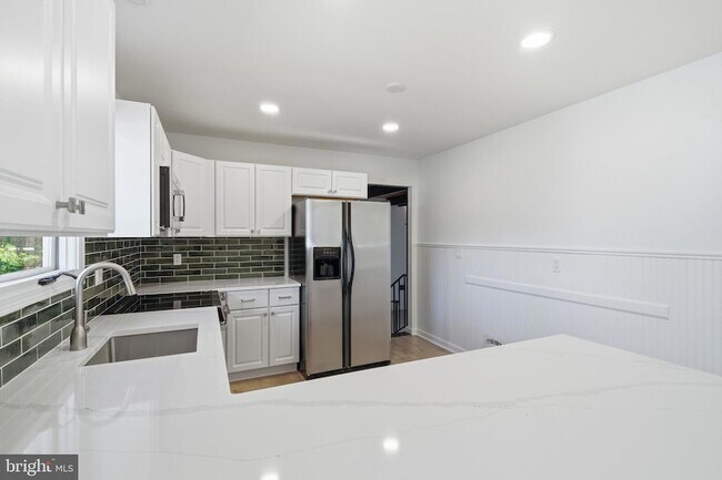 Building Photo - 218 Holly Ave