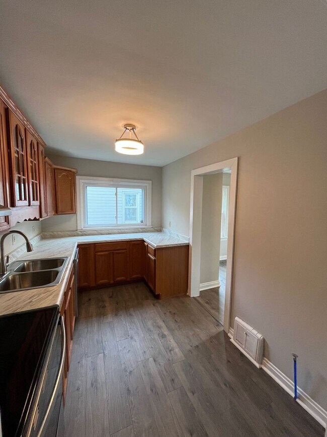 Building Photo - Newly Renovated Single-Family Home in Wash...