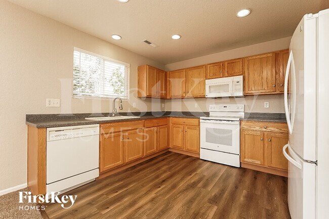 Building Photo - 783 Willow Dr