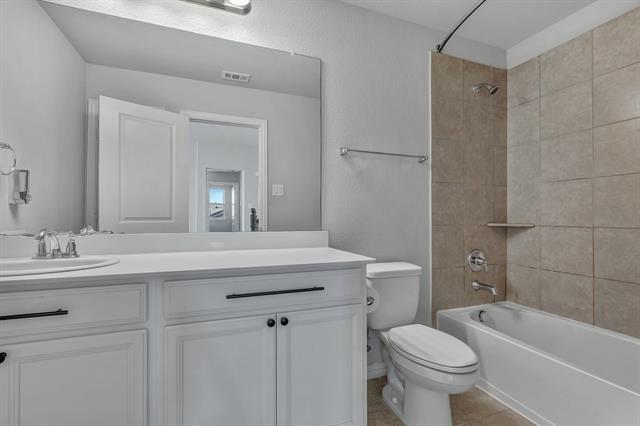 Building Photo - 2019 Tawakoni Dr