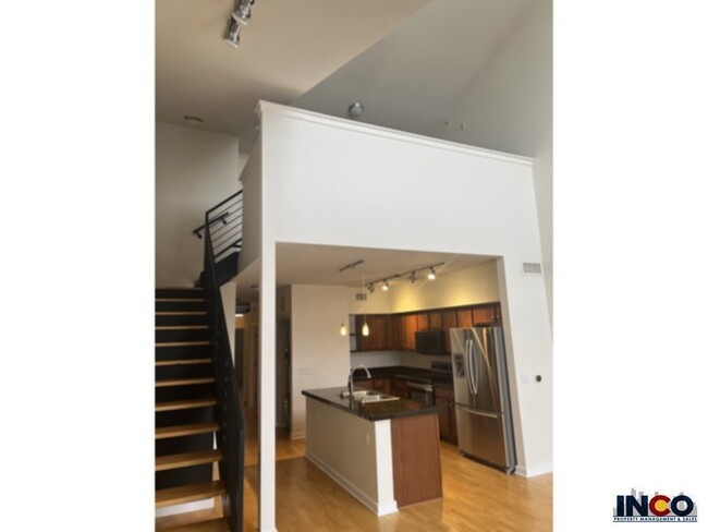 Building Photo - Beautiful 2 Bedroom 2 Bathroom Loft in the...