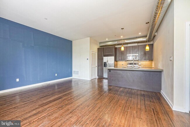 Building Photo - 1247 E Columbia Ave