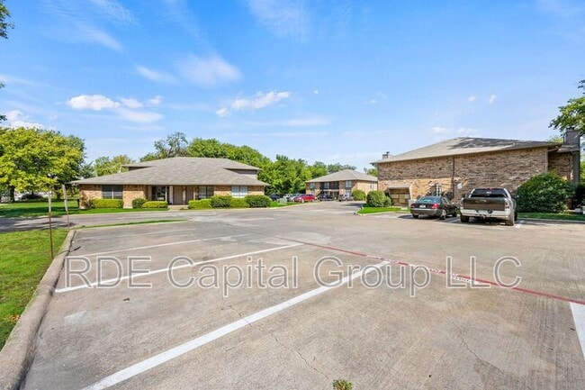 Building Photo - 1939 Cranford Dr