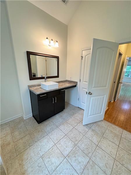 Building Photo - 103 Tahoe Dr