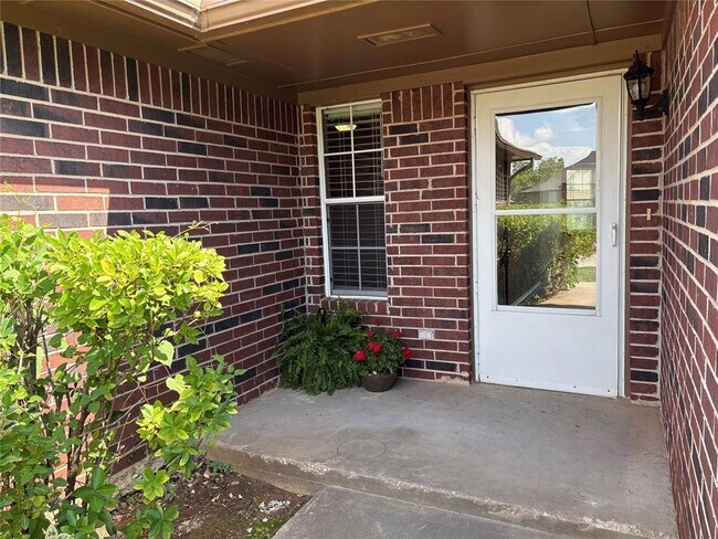 Building Photo - 1424 SW 129th St