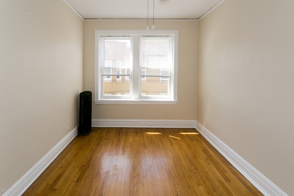 Building Photo - 4824 W Addison St
