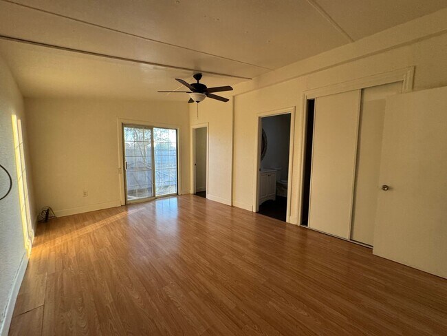 Building Photo - ***Gorgeous Home with a huge yard *** Ready for the ideal Family