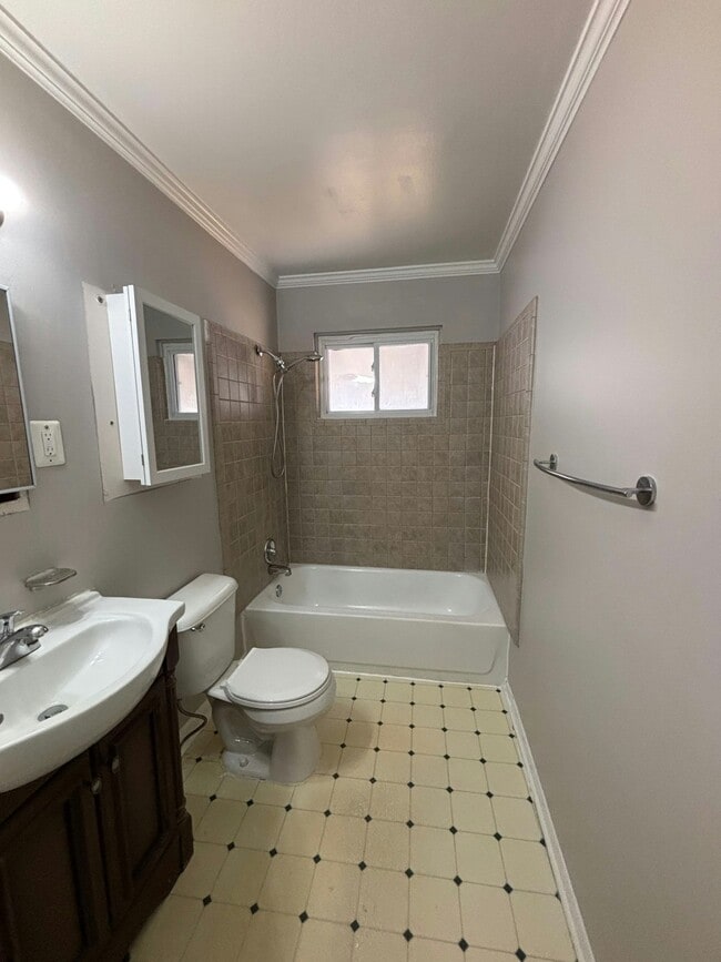 Building Photo - 1760 E Harry Ave