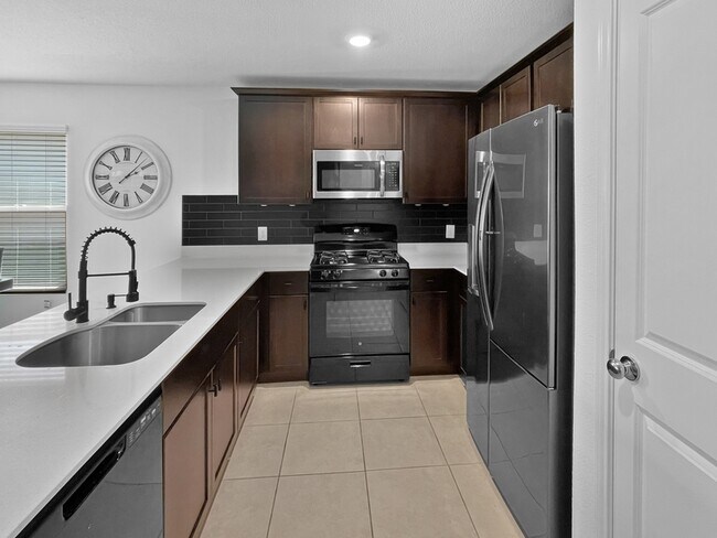Building Photo - 8425 Fawn Creek Dr
