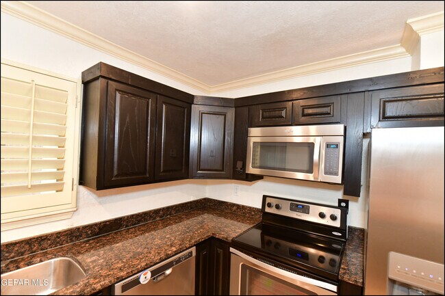 Building Photo - 4433 N Stanton St