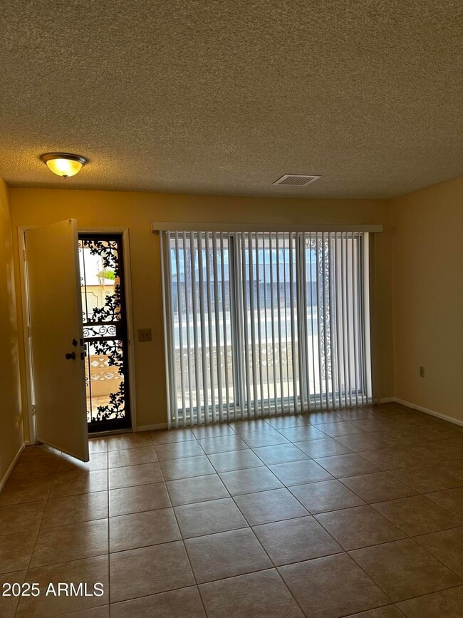Building Photo - 9338 W Glen Oaks Cir N