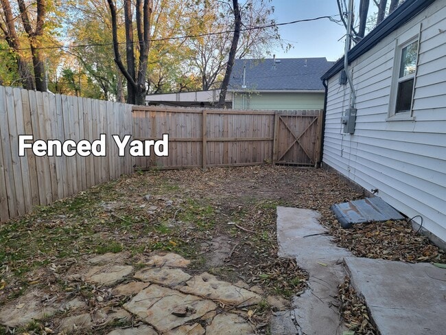 Building Photo - 1310 S Palisade St