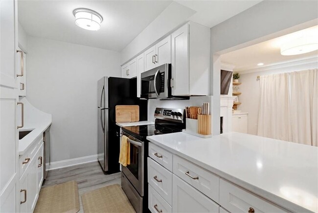 Building Photo - 4932 Bienville St