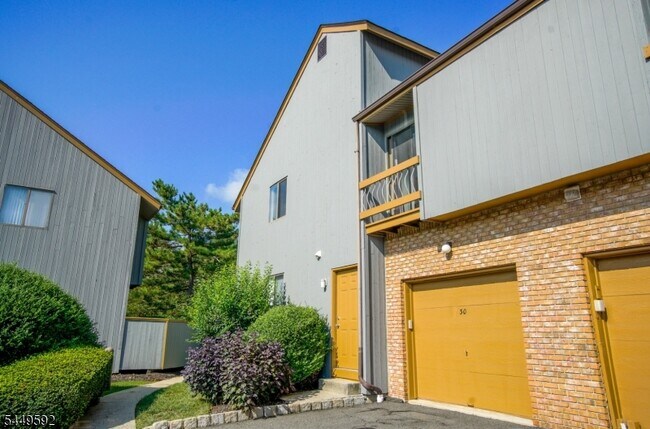 Building Photo - 30 Chestnut Ct