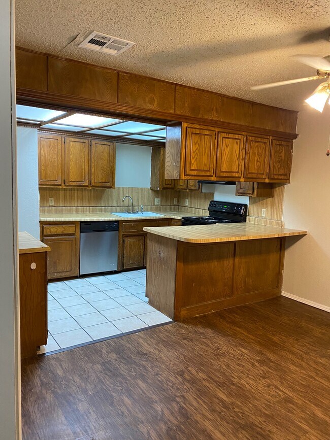 Building Photo - 12602 Abbotts Way