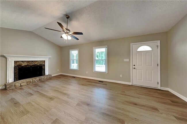 Building Photo - 450 Sumer Ln N