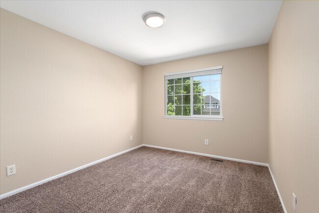 Building Photo - 9320 Cove Creek Dr