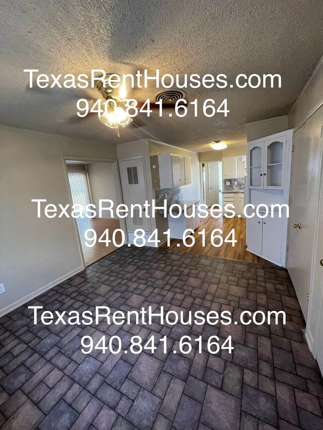 Building Photo - Amazing Neighborhood! Walking Distance to Fain School!