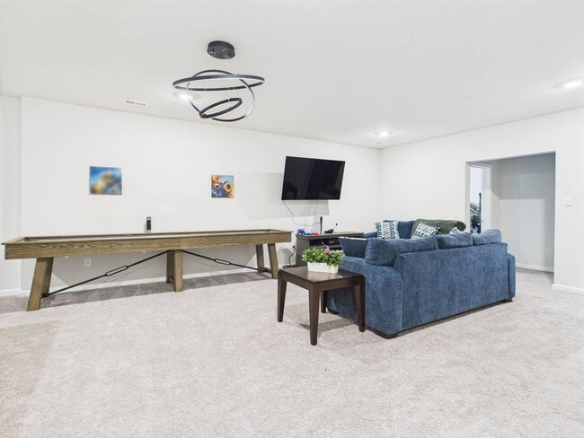 Building Photo - Stunning 5 Bedroom 4.5 Bathroom Located in...