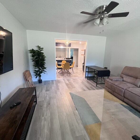 Building Photo - 4584 Tamarind Dr