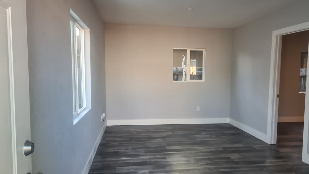 Living room - 13108 Mercer St