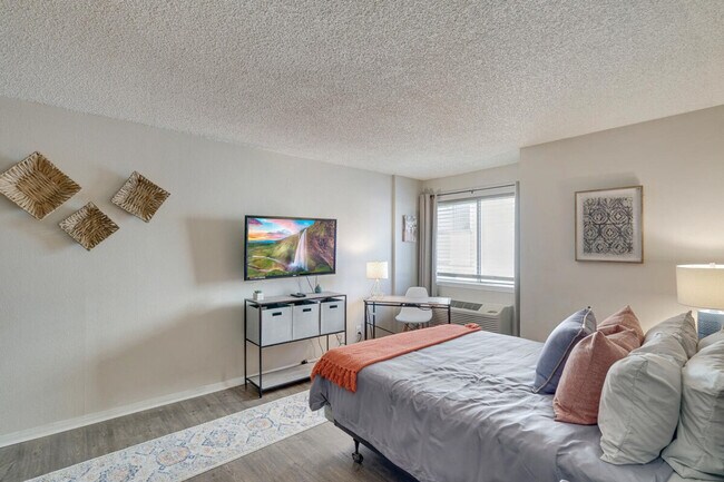 Building Photo - 6380 S Boston St